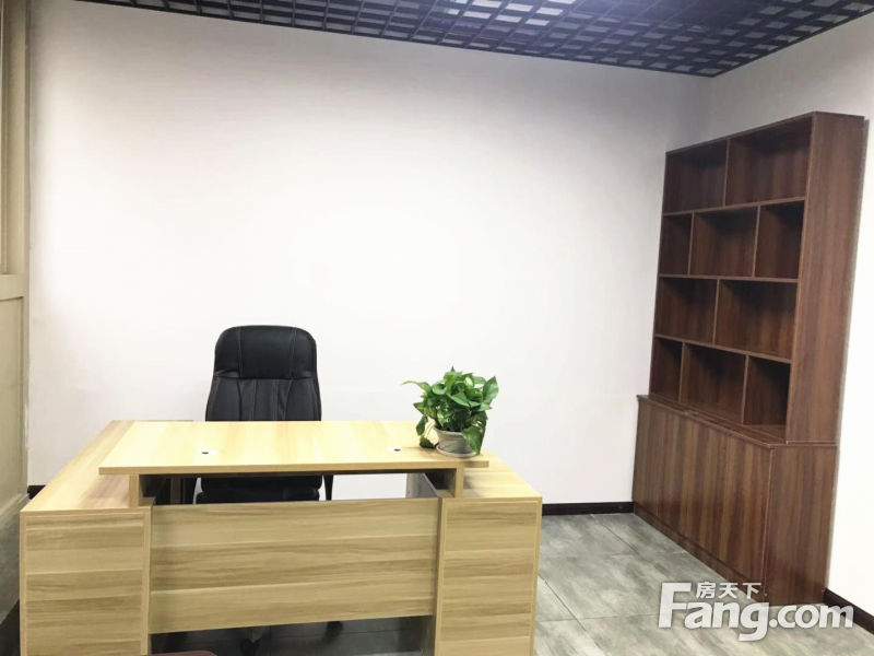 金外滩办公室 精装75平 带家具 支付租金立即使用