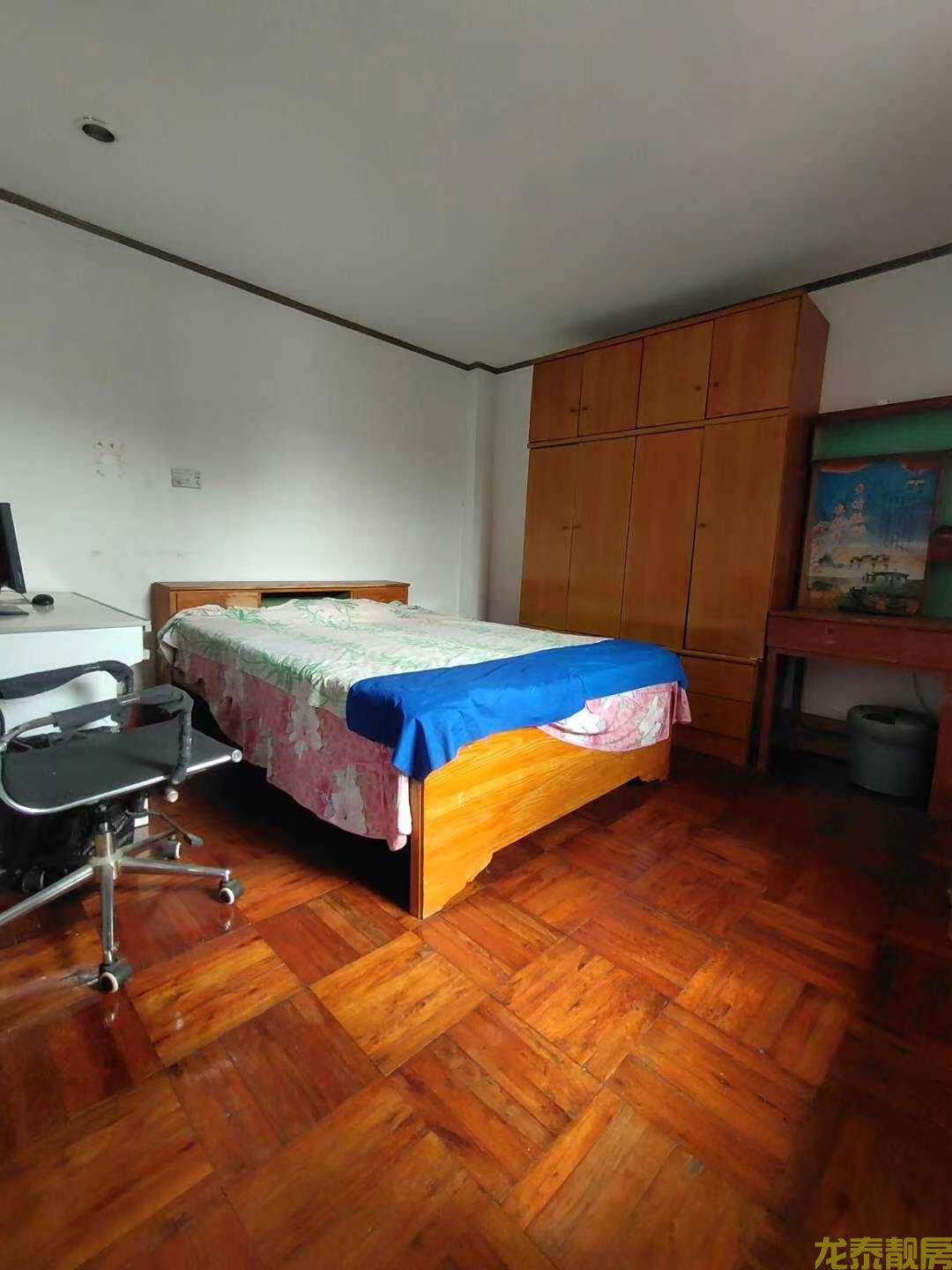 老城区江口一中附近，16.8万买三房