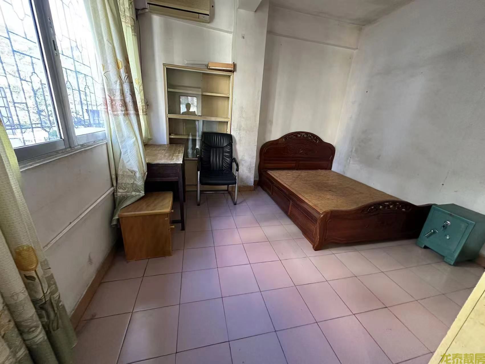 老城区大塘步梯四楼