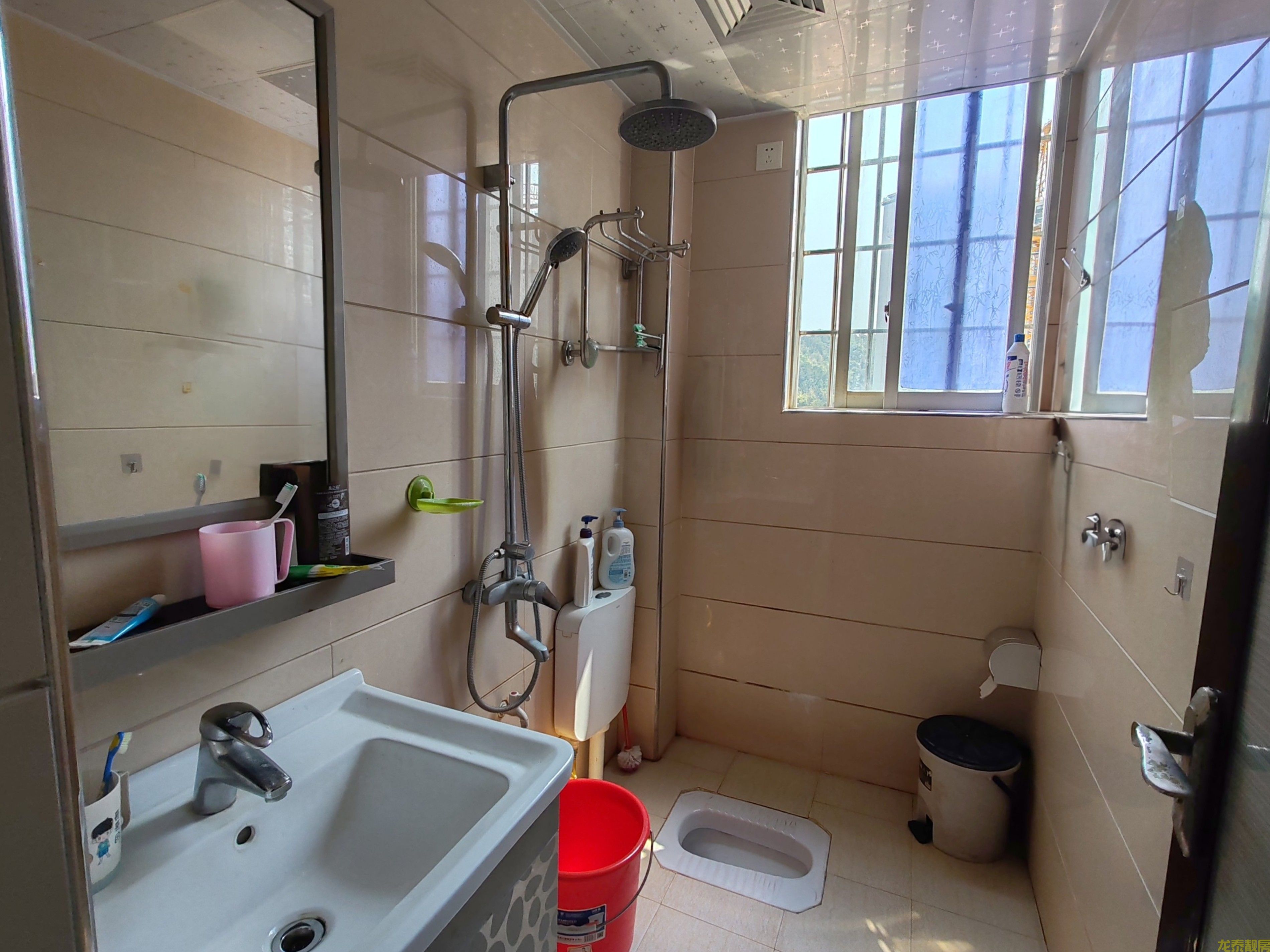 广信新城步梯三房售32.3万