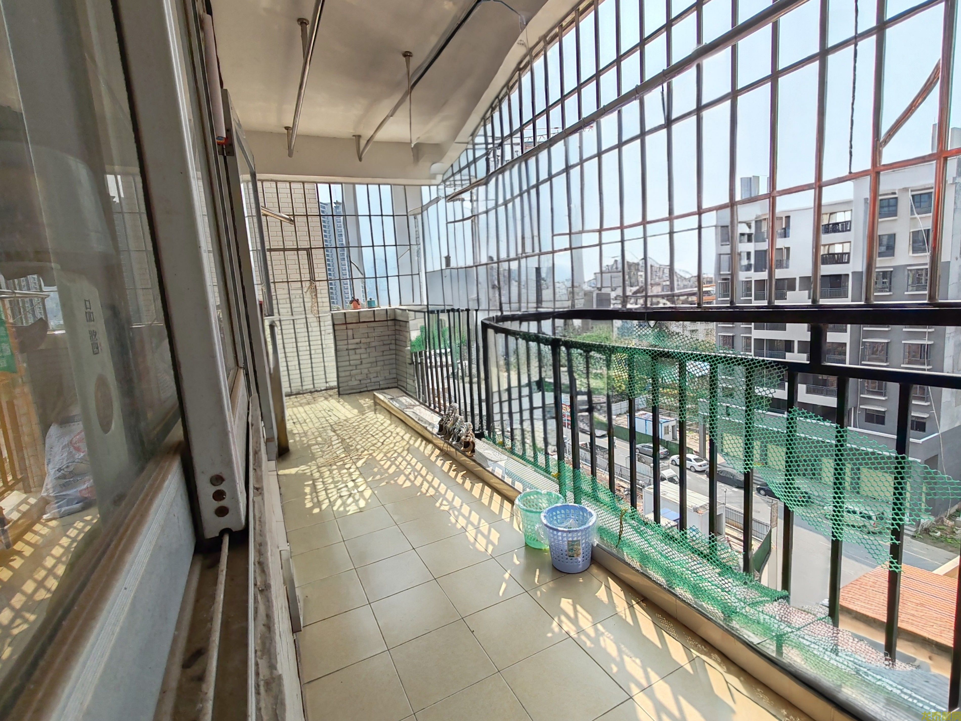 广信新城步梯三房售32.3万