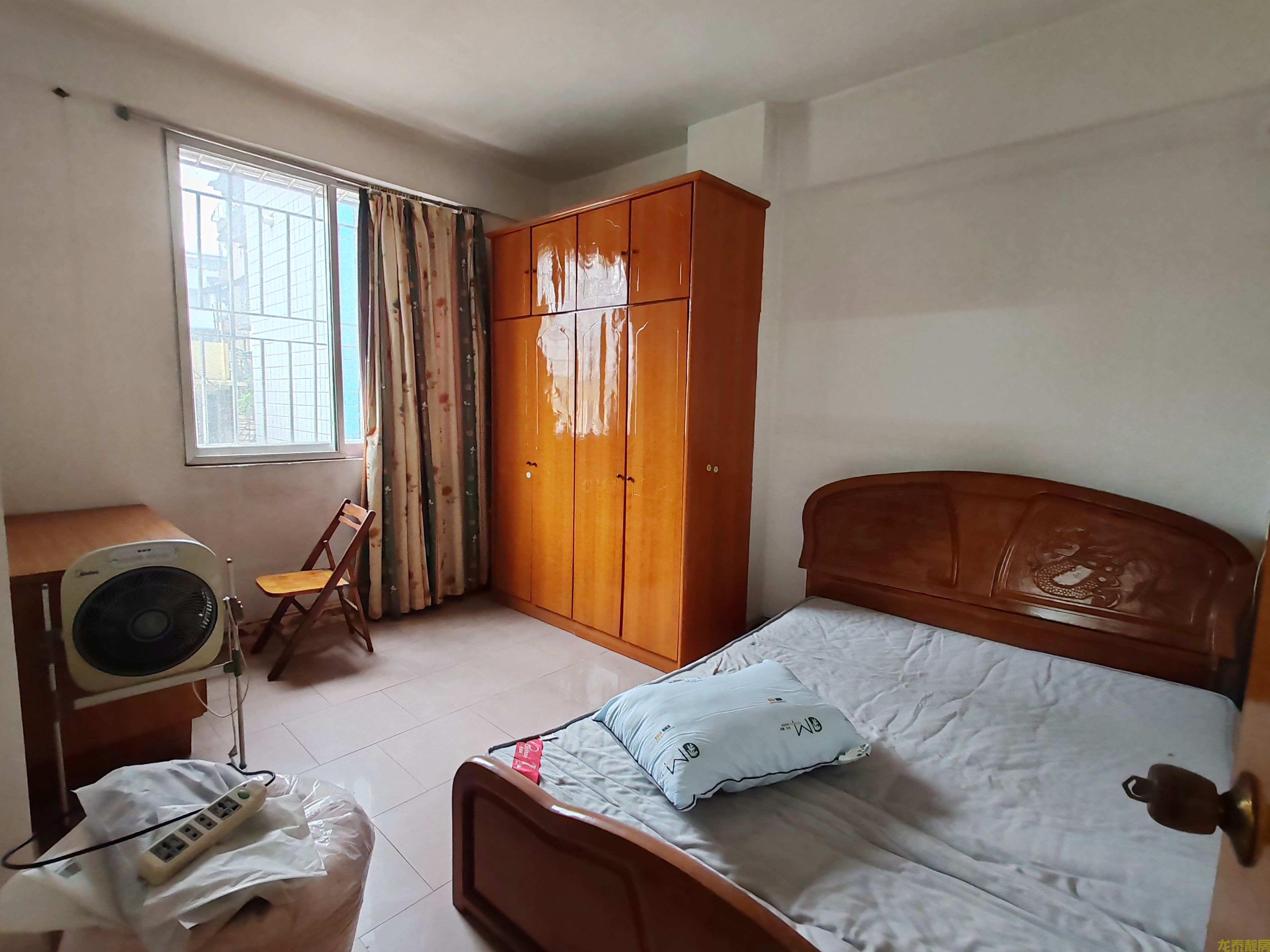 一小旁学区房步梯三楼