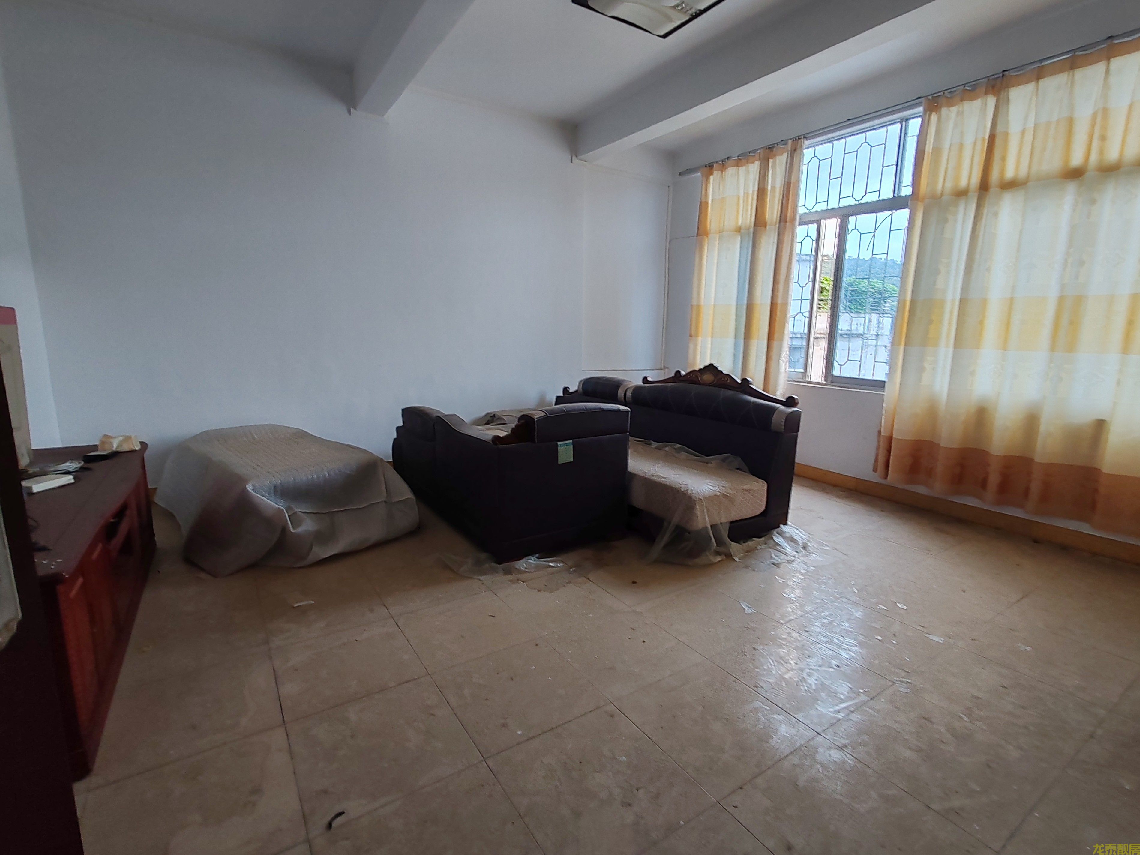 老城区三层半自建房整栋出售