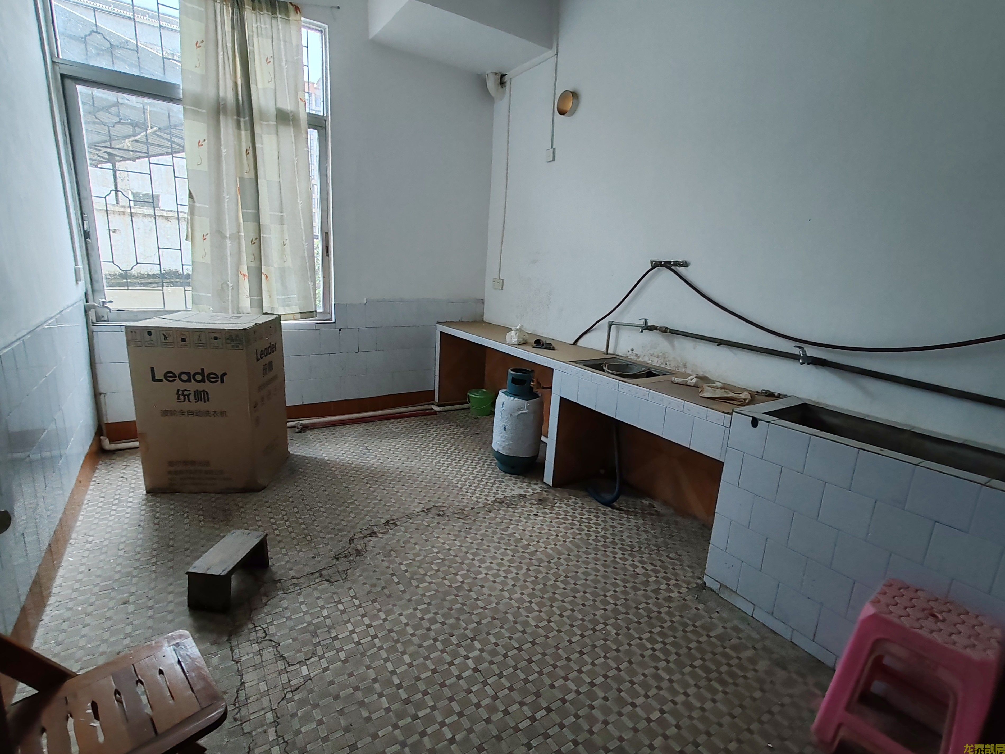 老城区三层半自建房整栋出售