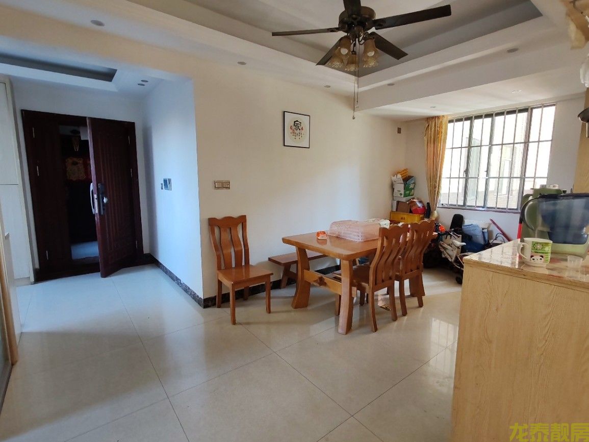 香槟壹号电梯南北对流精装三房送家私家电