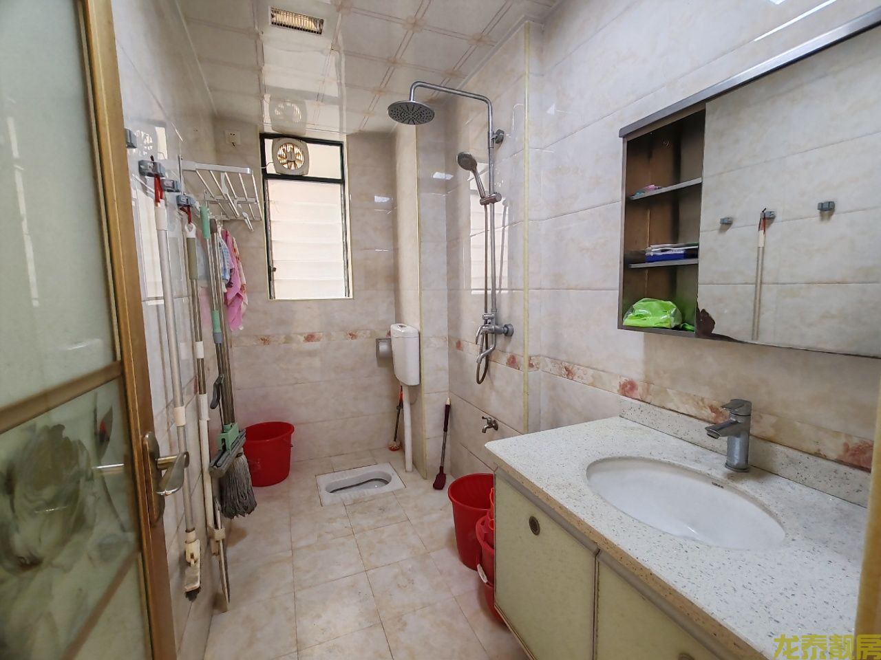 广信嘉园中高楼层精装三居室，附带全套家私家电