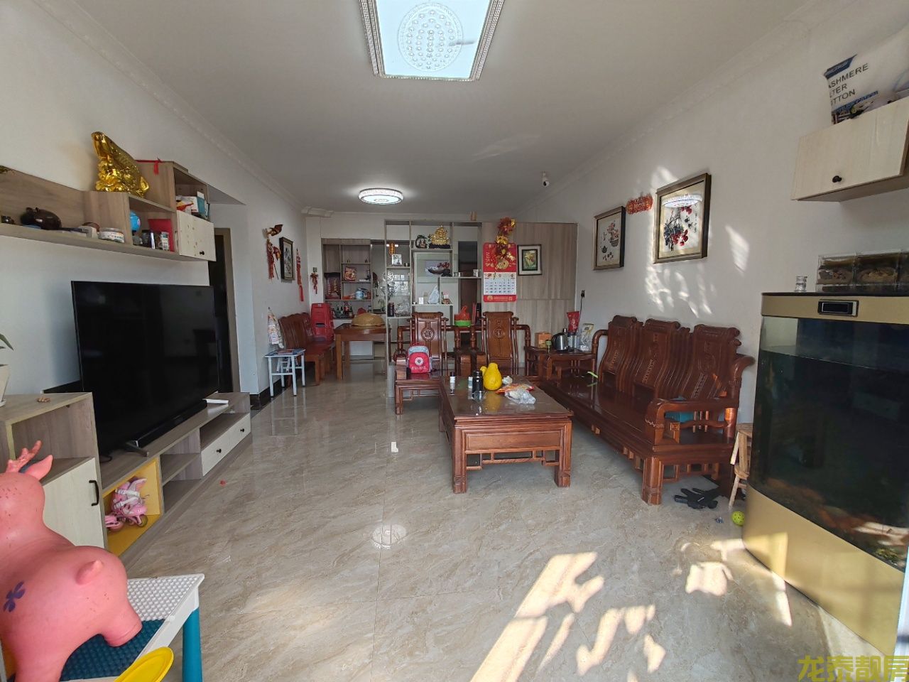 广信嘉园楼王单位！毛坯价买精装大三房！