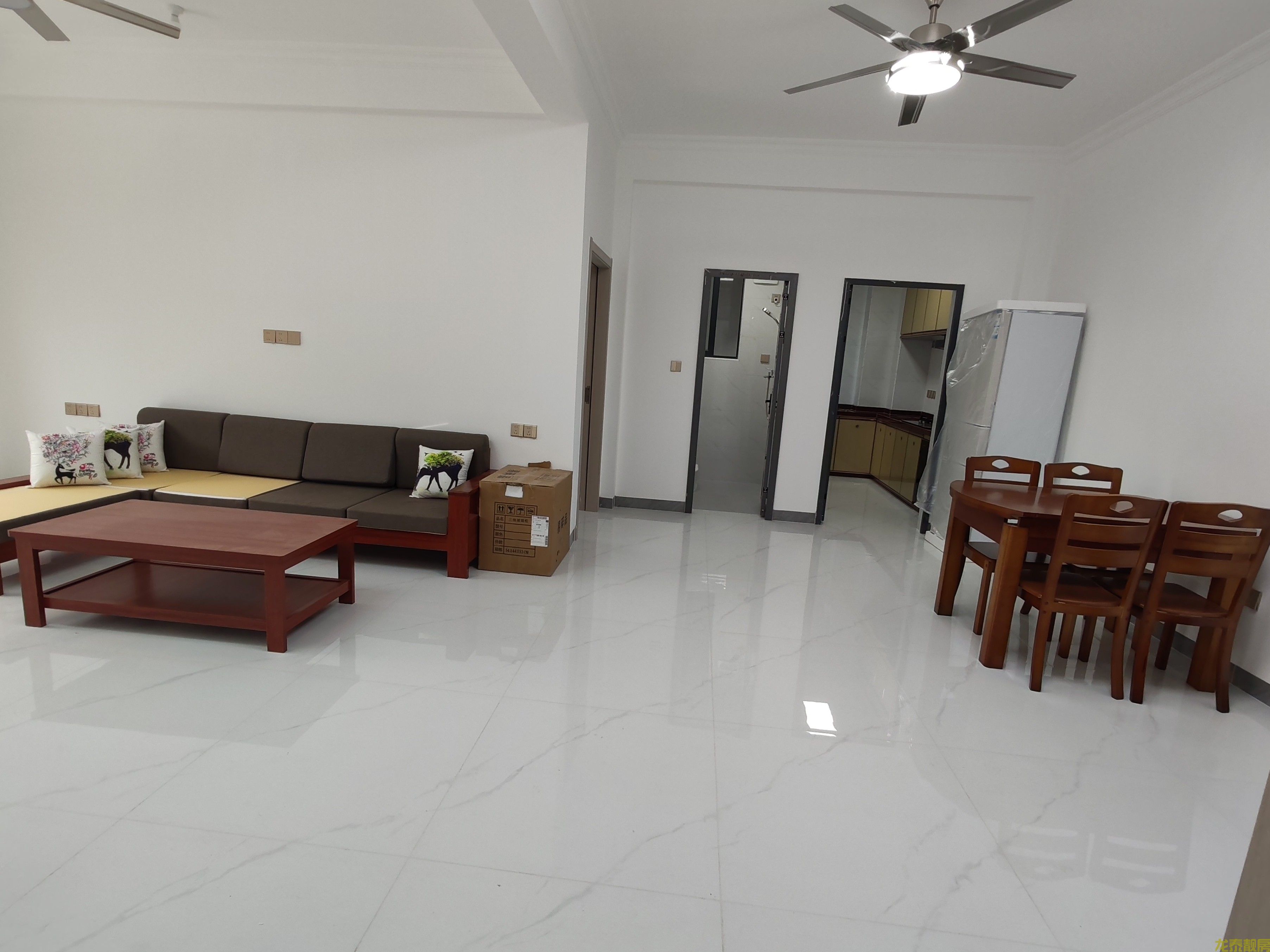 江南城“5字头全新精装三房”